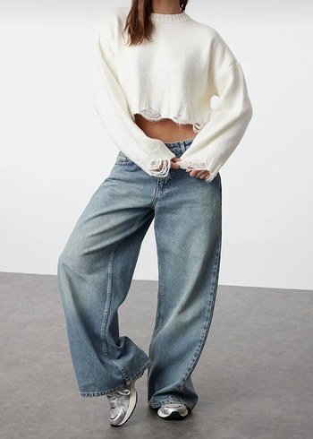 Beyaz Yırtık Detaylı Salaş Kadın Kazak - Görsel 2