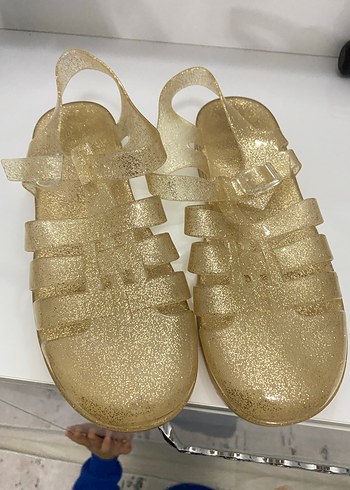 Altın Renkli Tokalı Terlik - Görsel 2