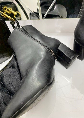 Bambi Siyah Deri Tokalı Kadın Bot - Görsel 2