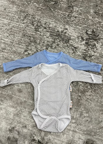 Diğer 3 adet Uzun Kollu, V Yakalı Renkli Desenli Bebek Body