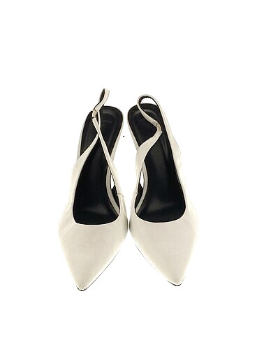 39 Beden Bershka Stiletto %70 İndirimli.