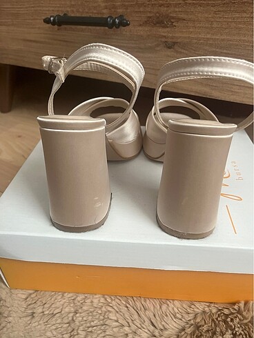 Krem topuklu ayakkabı - Görsel 8