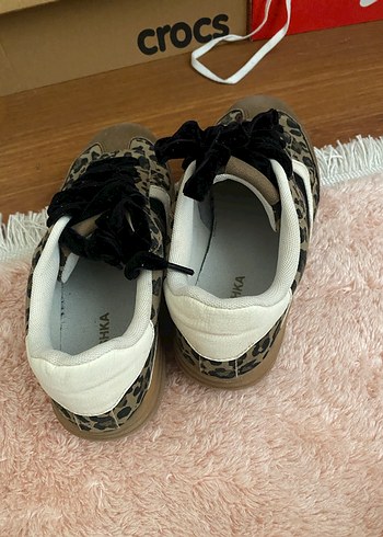 Leopar Desenli Tüylü Topuklu Spor Ayakkabı - Görsel 3