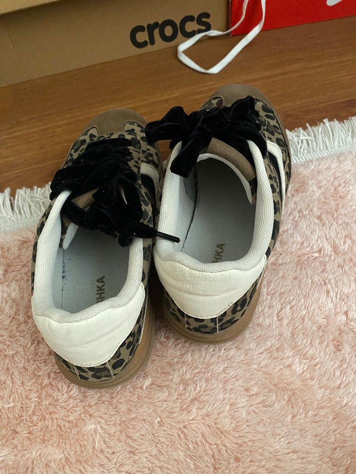 Leopar Desenli Tüylü Topuklu Spor Ayakkabı - Görsel 3