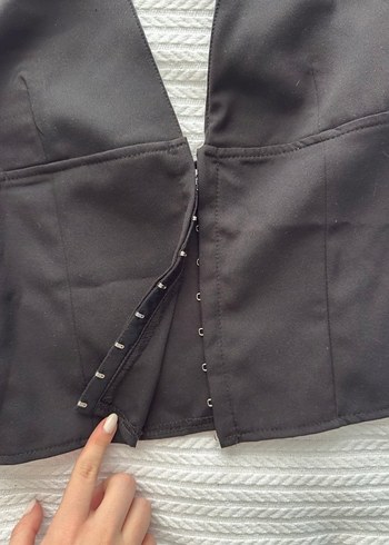 Siyah V Yakalı Kadın Bustiyer - Görsel 2