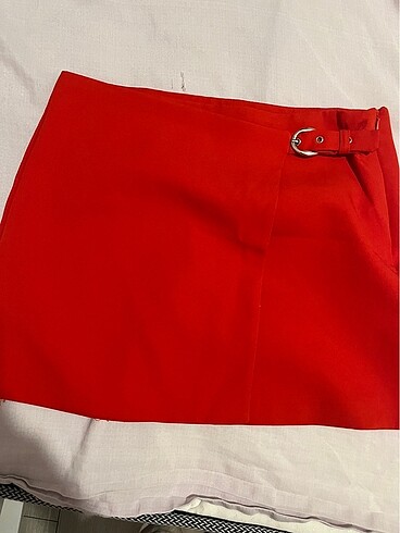 Kırmızı mini etek
