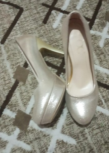 Diger Beyaz Simli Yılan Desenli Stiletto