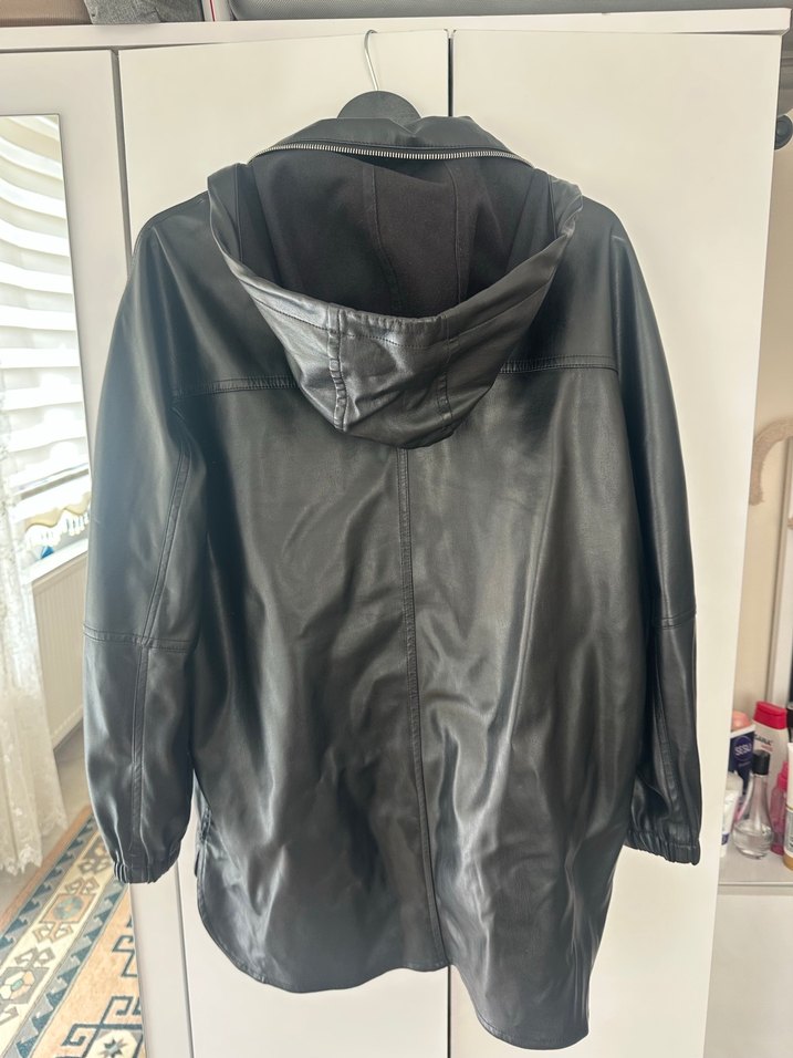 Siyah Kapüşonlu Deri Ceket - Görsel 2