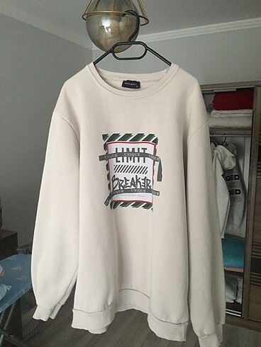 Sweatshirt