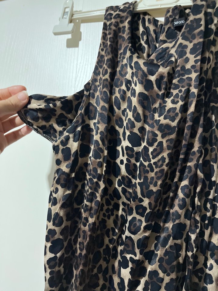 Kahverengi Leopar Desenli Uzun Kolsuz Elbise - Görsel 3