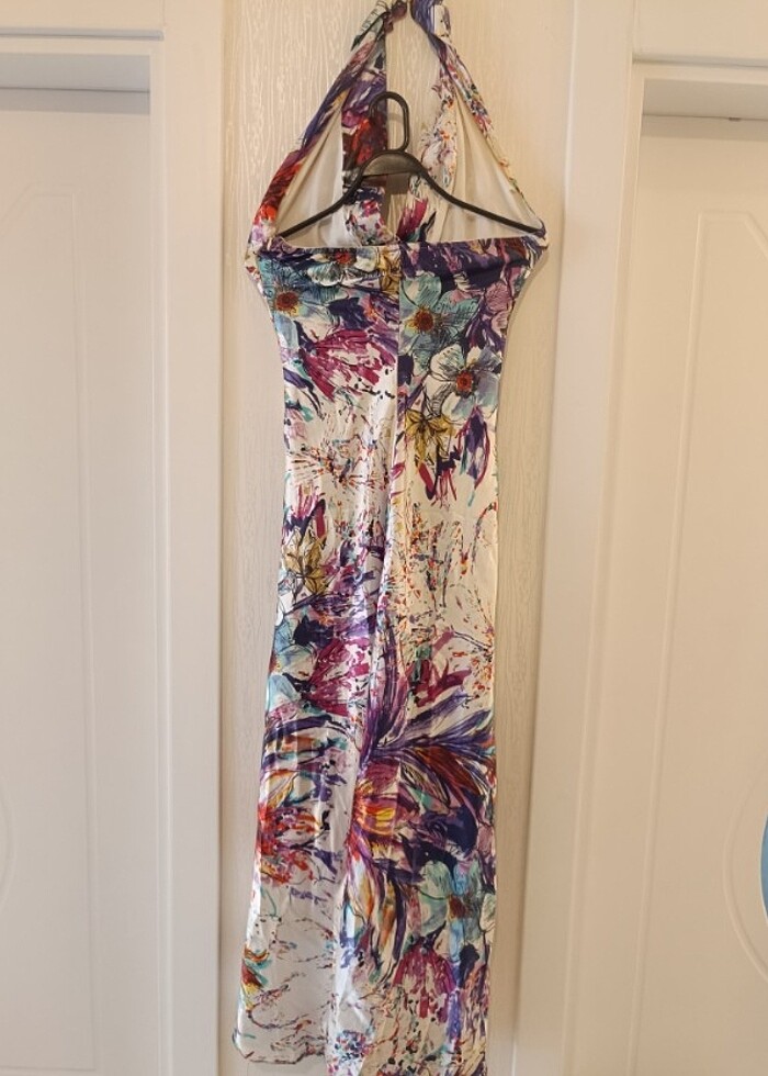 Saten rengarenk gece elbisesi - Görsel 2