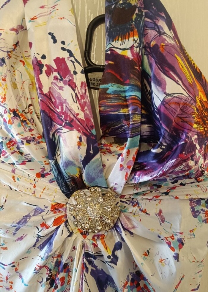 Saten rengarenk gece elbisesi - Görsel 3