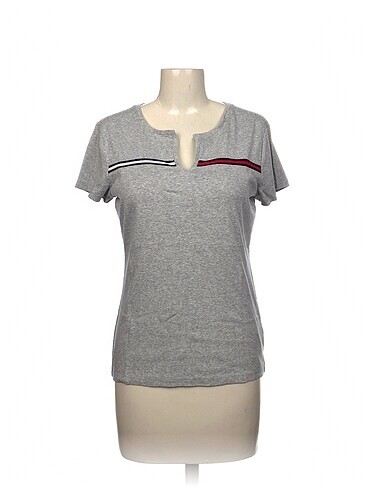 Tommy Hilfiger T-shirt %70 İndirimli.