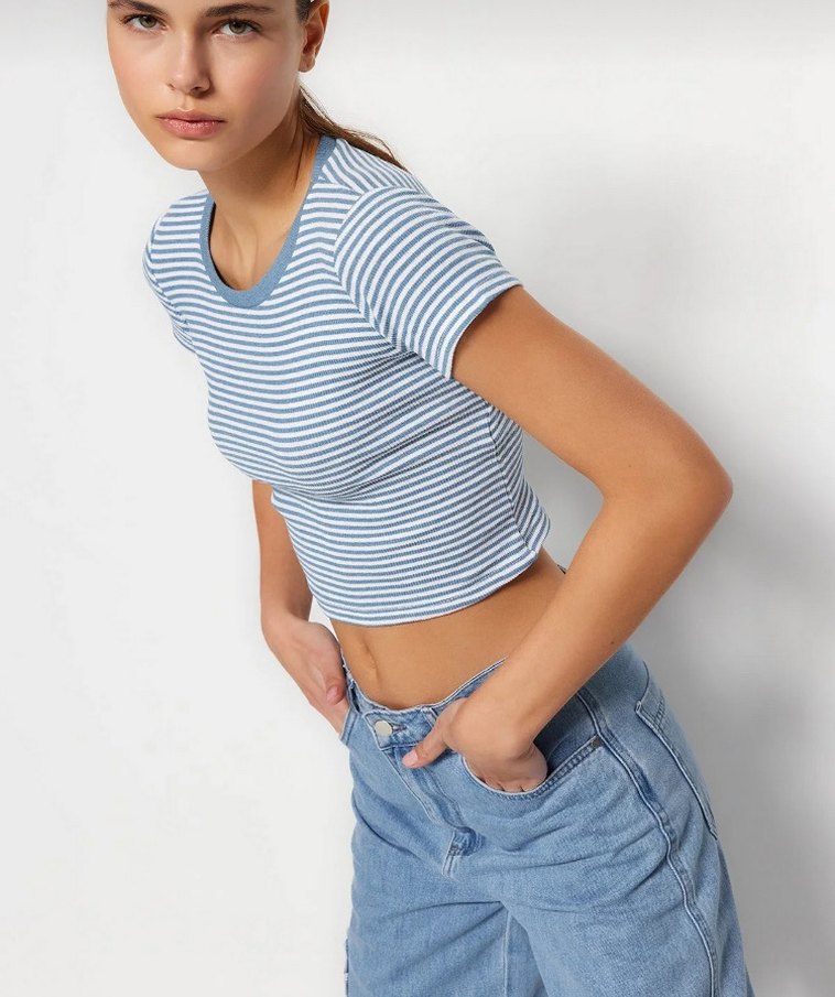 Kadın crop - Görsel 4