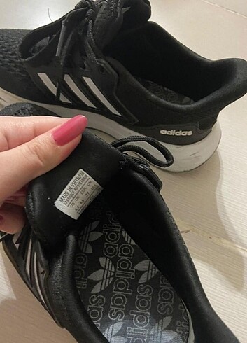 37 Beden Adidas siyah spor ayakkabı 