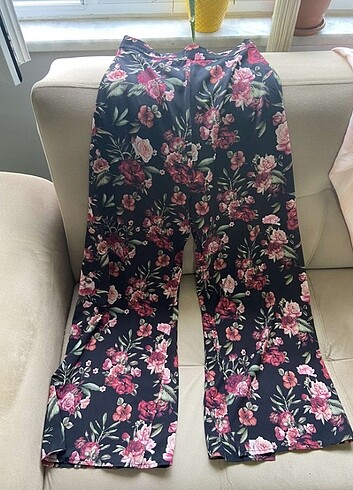 Yırtmaçlı pantolon