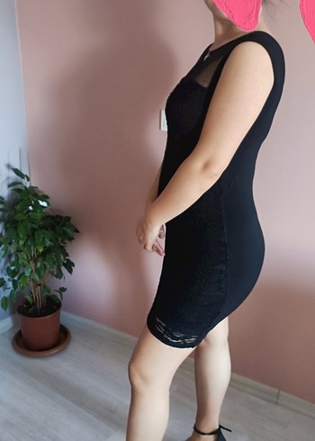Siyah Dantelli V Yakalı Mini Elbise
