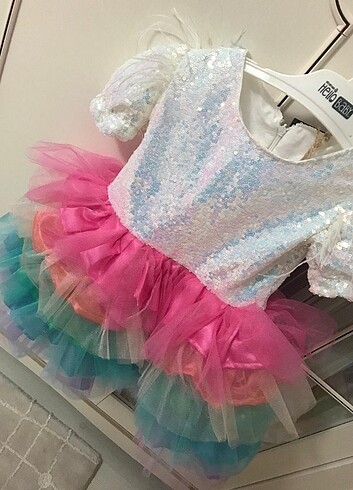 Unicorn tütülü elbise satıldı