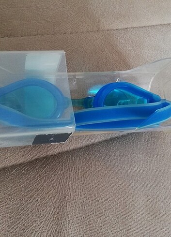  Beden mavi Renk Adidas yüzücü gözlüğü 