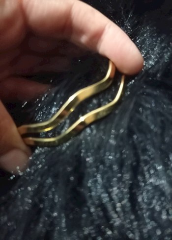 Altın Renk Parlak Yılan Desenli Kürklü Kadın Kulak Kelepçesi - Görsel 4