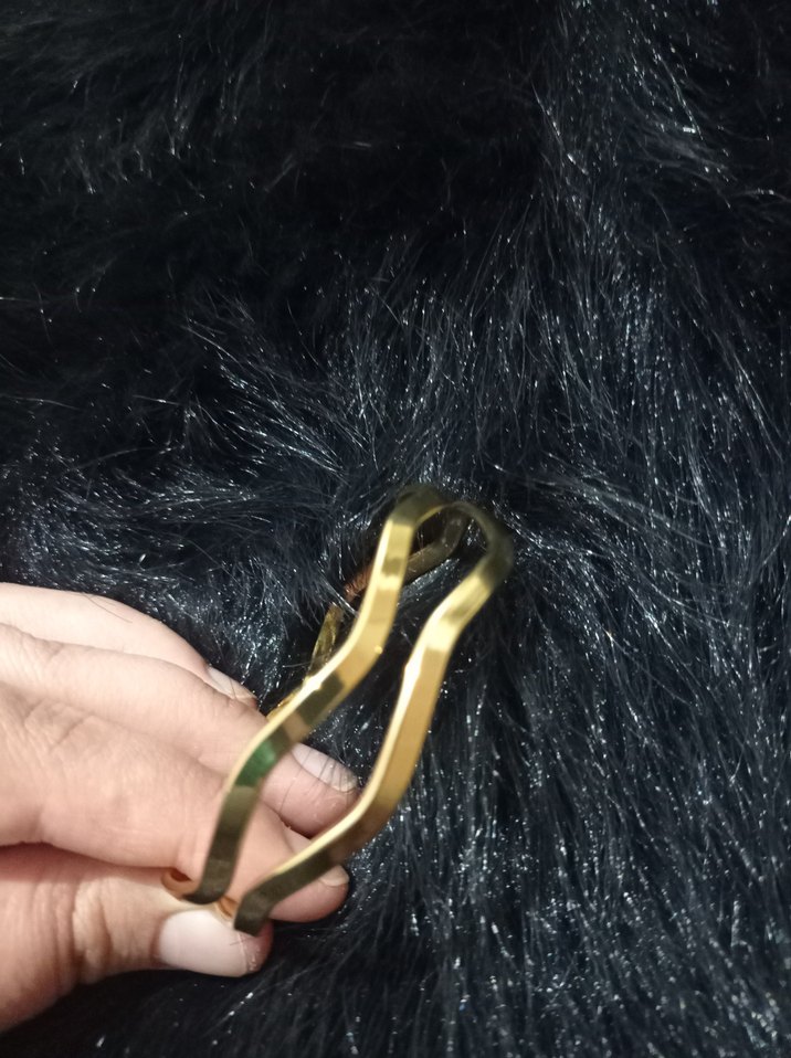 Altın Renk Parlak Yılan Desenli Kürklü Kadın Kulak Kelepçesi - Görsel 3