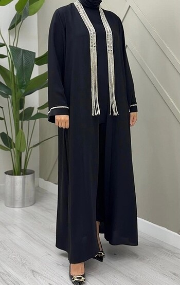 44 Beden siyah Renk Etrucci önleri sarkık taşlı abaya