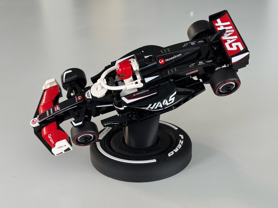 LEGO speed F1  serisi için stand Pirelli - Görsel 2