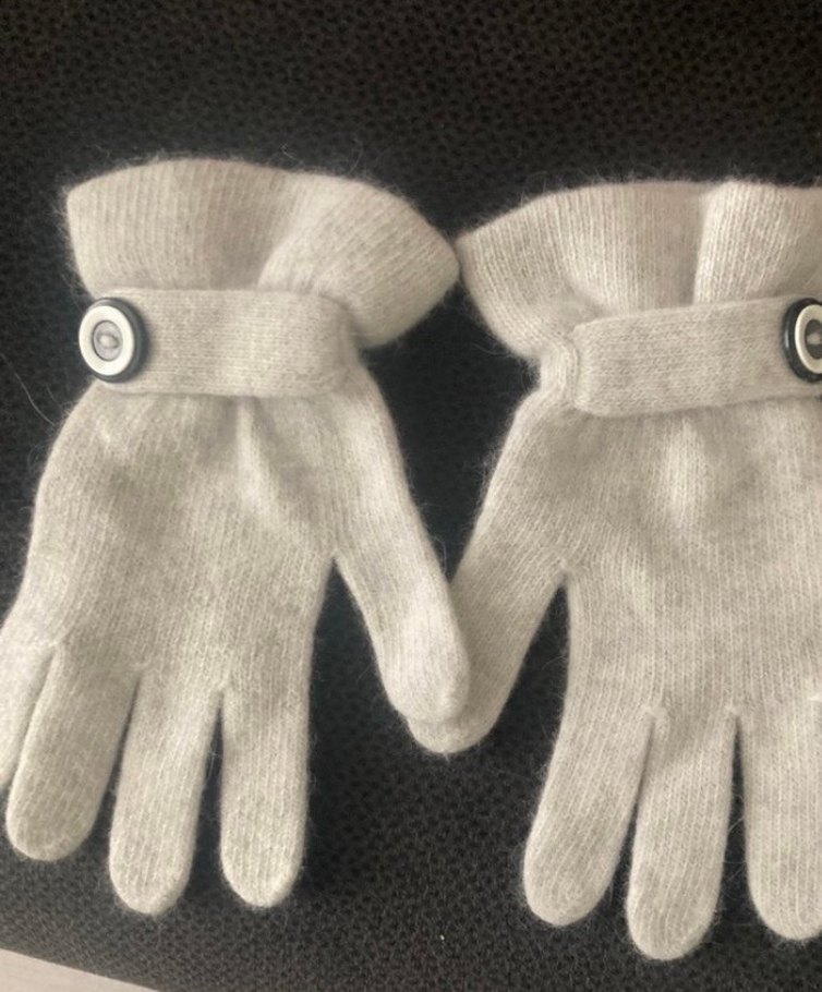Düğmeli Beyaz Örgü Kadın Eldivenleri - Görsel 3
