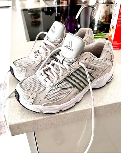 Adidas Sneaks up tan aldım;2 kez kullandım nedeni:küçük almışım