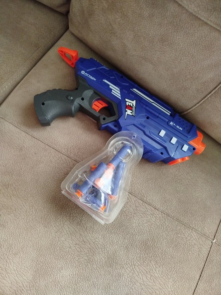 Renkli Mavi Oyuncak Tabanca ve Mermiler - Görsel 2