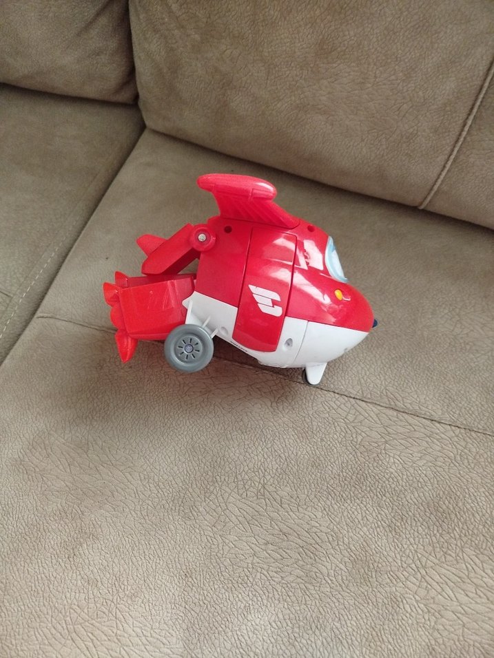 Renkli Kırmızı Aksiyon Figürü - Görsel 2