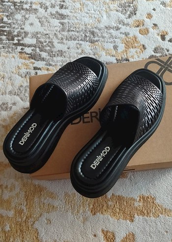 38 Beden DERIMOD Kahverengi Kadın Dolgu Topuk Terlik