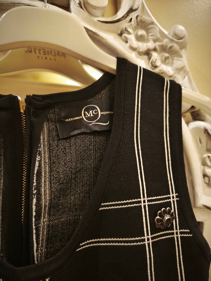 Düğmeli Siyah İşlemeli çelik kumaş balık model elbise - Görsel 3