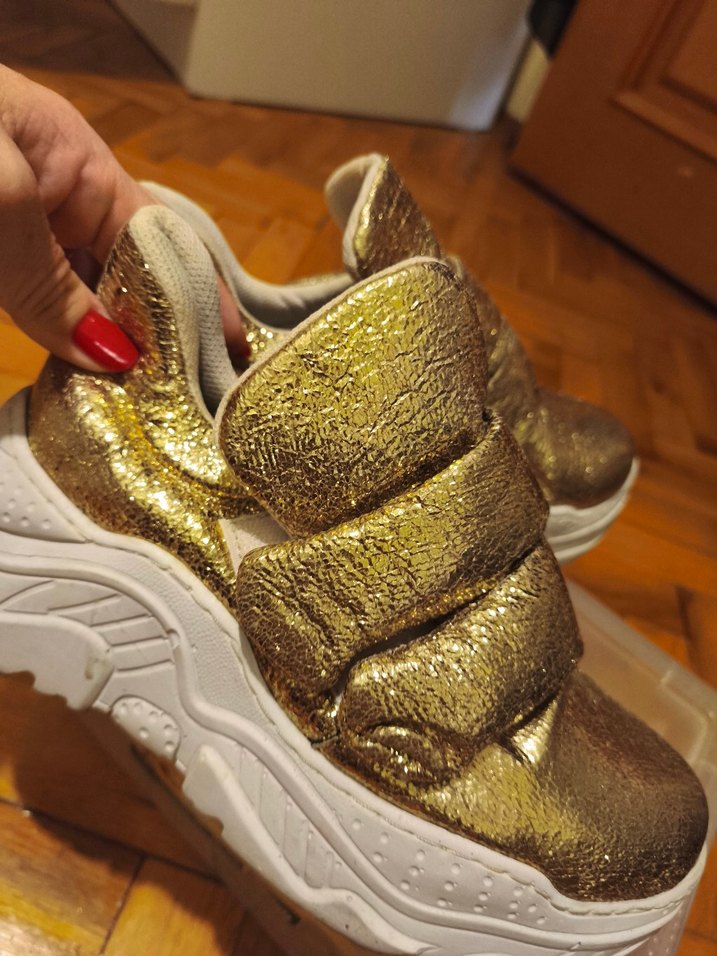 Altın Rengi Dolgu Topuklu Kadın Spor Ayakkabı - Görsel 4