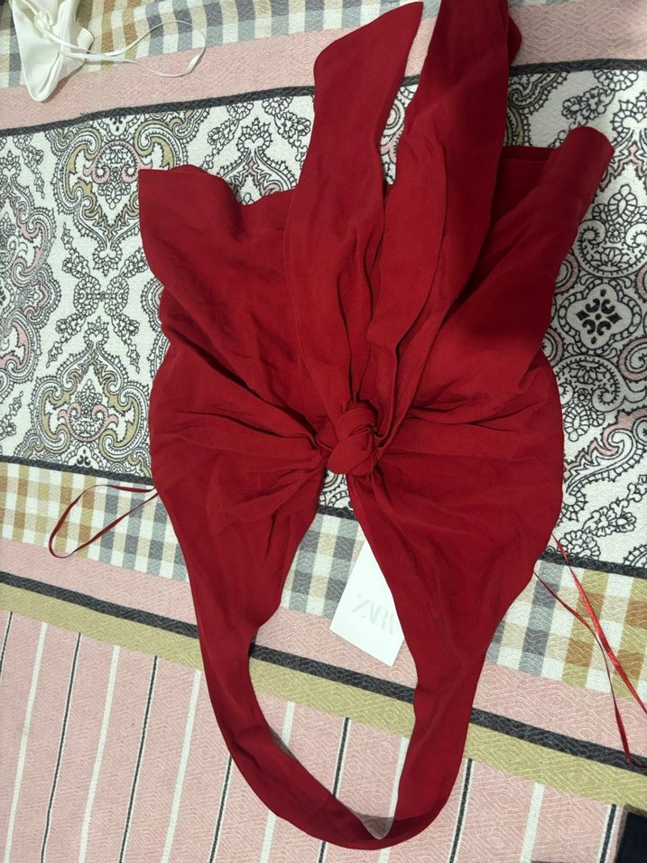 Kırmızı Uzun Kollu Mini Düğmeli Halter Yaka Bluz - Görsel 5