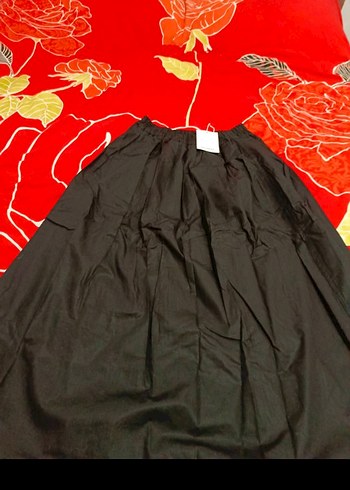 balon tarzı siyah etek marka üründür - Görsel 4