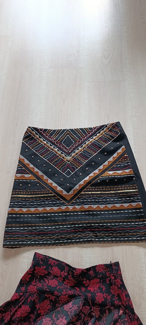 Nakışlı Renkli Mini Etek M L - Görsel 3