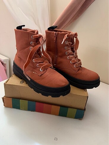 H&M çocuk bot