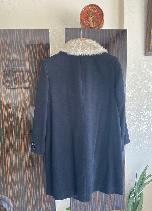 Yakası kürklü Kaşe Manto - Görsel 3