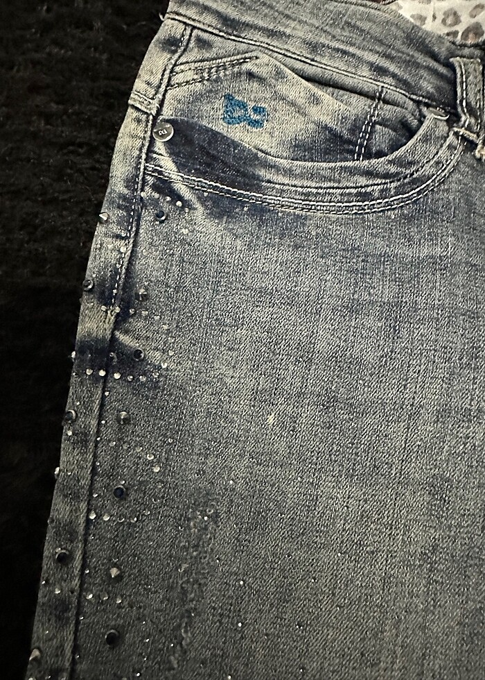 Düşük bel taşlı jeans - Görsel 2