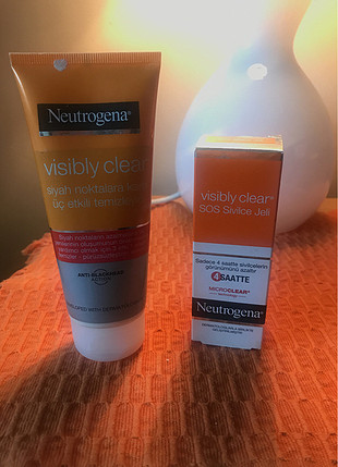 Neutrogena Neutrogena yuz temizleyicisi ve sivilce jeli