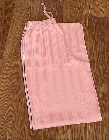 s Beden pembe Renk Victoria secret lüks saten pijama takımı