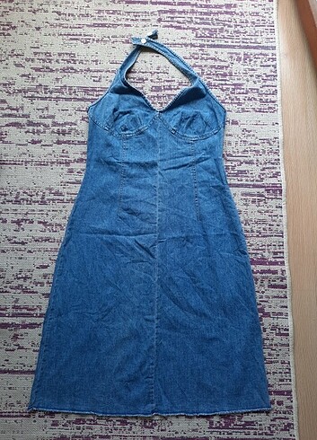 boyundan baglamali denim elbise