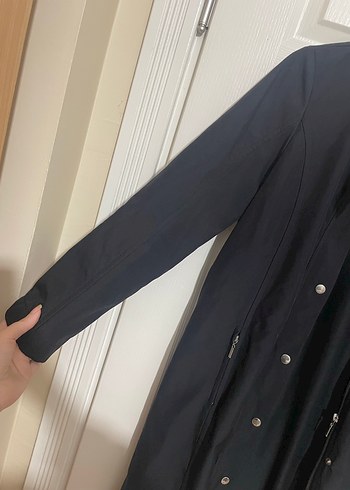 Siyah Düğmeli Kadın Trençkot - Görsel 4