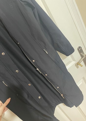 Siyah Düğmeli Kadın Trençkot - Görsel 6