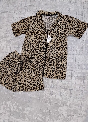 Leopar desenli pijama takımı 