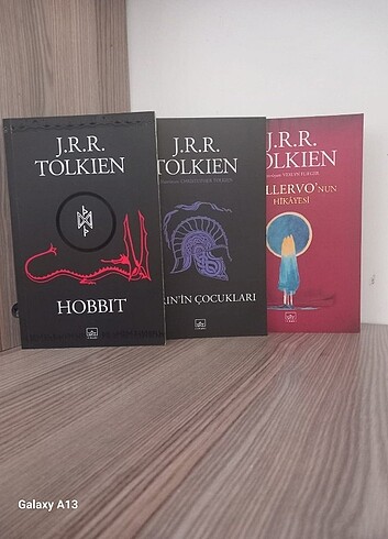 J.R.R. Tolkien Üçlü Kitap