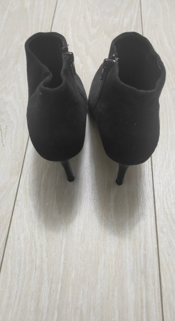 Siyah Süet Tüylü Topuklu Kadın Bot - Görsel 3