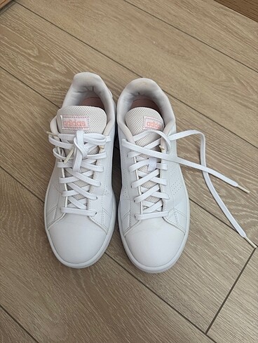 Adidas base beyaz sneaker