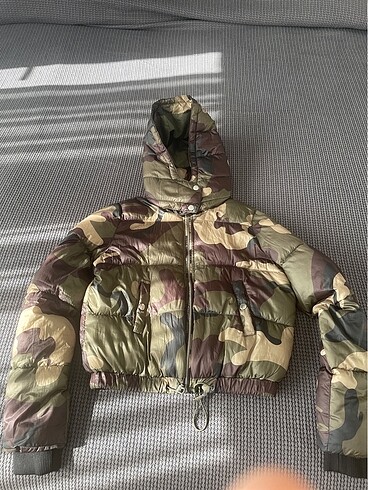 Bershka kamuflaj kısa mont